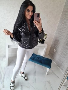 Czarna przejściowa kurtka Zaria lakierowana