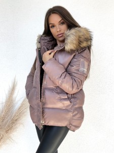Hit asymetryczna zimowa kurtka Lucky Five z kapturem i futrem jenot - mokka camel z beżowym futrem