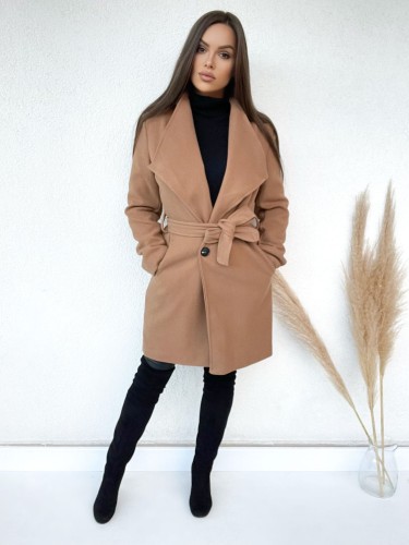 Elegancki włoski płaszcz Palermo z pikowaną podszewką i dużymi klapami - camel