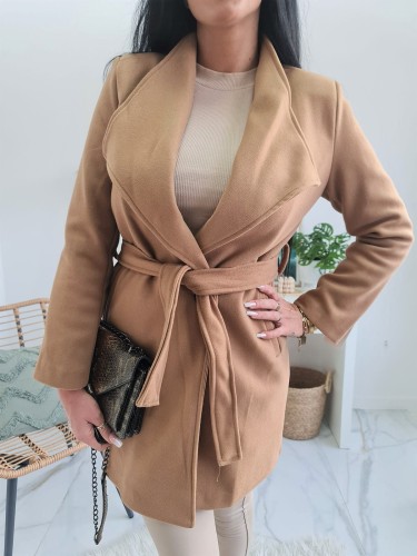 Płaszcz Bergamo z pikowaną podszewką i dużymi klapami produkt włoski - camel