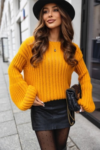 Krótki sweter Ksenia z szerokimi rękawami polski produkt J&K premium - musztarda