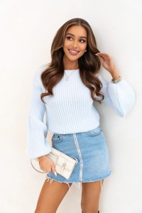 Krótki sweter Ksenia II z drobnym splotem polski produkt J&K premium - blękitny