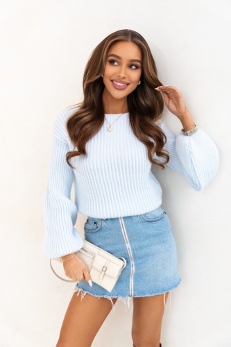 Krótki sweter Ksenia II z drobnym splotem polski produkt J&K premium - blękitny