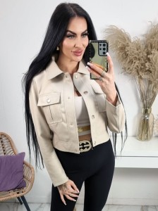 Krótka  kurtka ramoneska Mili z ekoskóry ze zotymi napami - beżowa