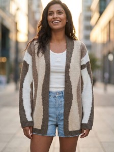 Krótki sweter kardigan Blix w pasy polski producent J&K premium - czekolada