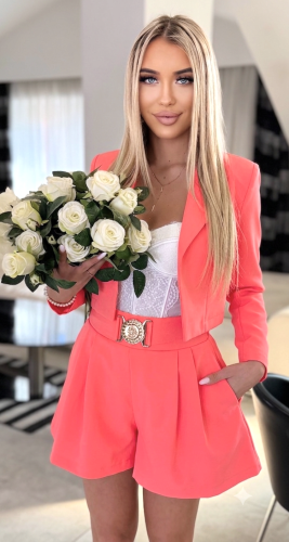 Damski elegancki komplet Vogue S.MORISS marynarka + szerokie spodenki z paskiem - neon koral