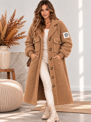 Ciepły płaszcz Teddy Bear a'la kożuch z naszywką - camel 