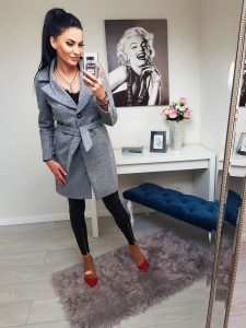 Klasyczny płaszcz Basic z paskiem - szary